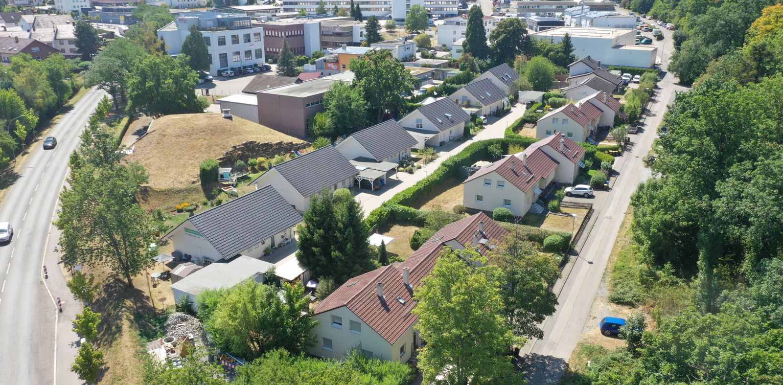 Luftbild eines Wohngebiets am Ortsrand